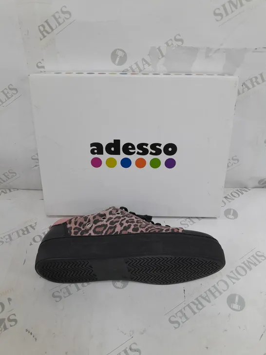 BOXED PAIR OF ADESSO PINK ANIMLA PRINT TRAINERS SIZE 6