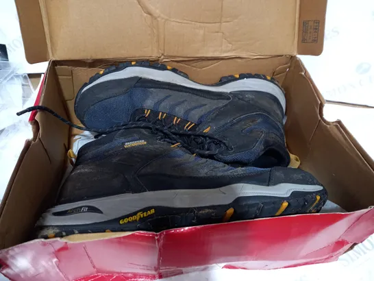 BOXED SKECHERS MENN WATERPROOF BOOTS, NAVY/BLACK - SIZE 12