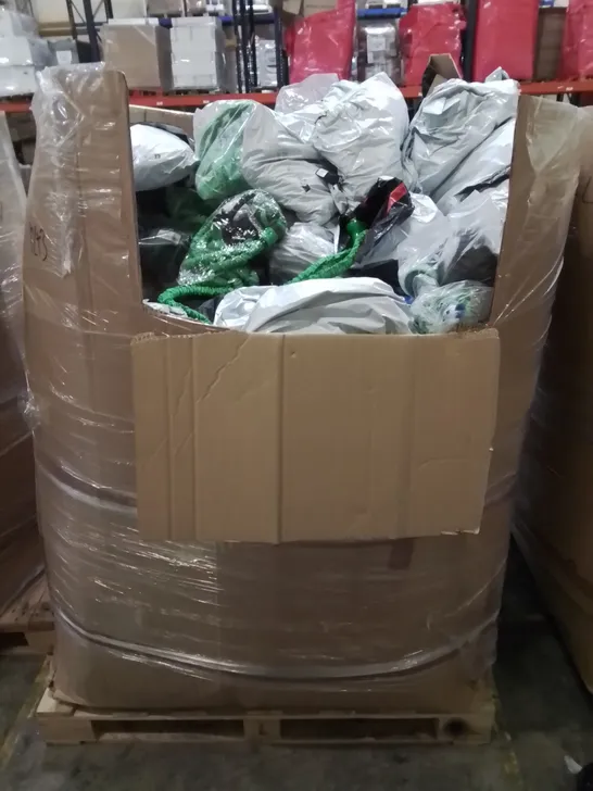 PALLET OF ASSORTED GARDEN HOSES AND FITTINGS 