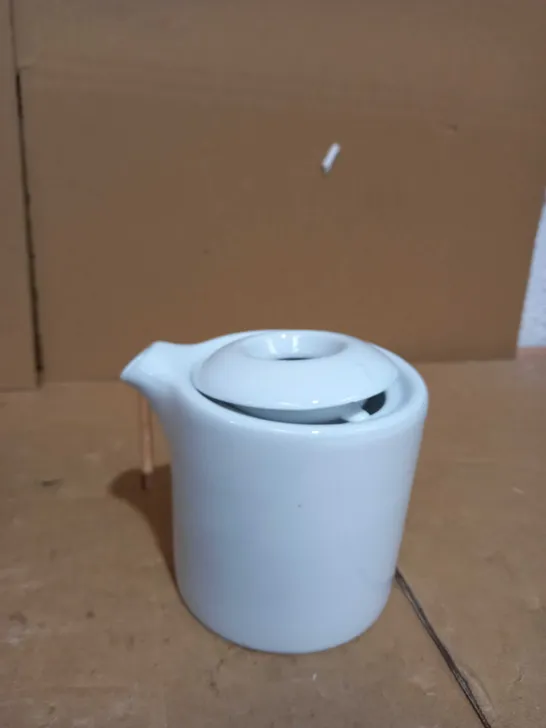 WHITE CERAMIC TEA POT 