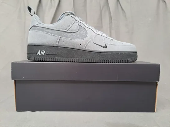 BOXED PAIR OF NIKE AIR FORCE 1 '07 LV8 SHOES IN GREY UK SIZE 8