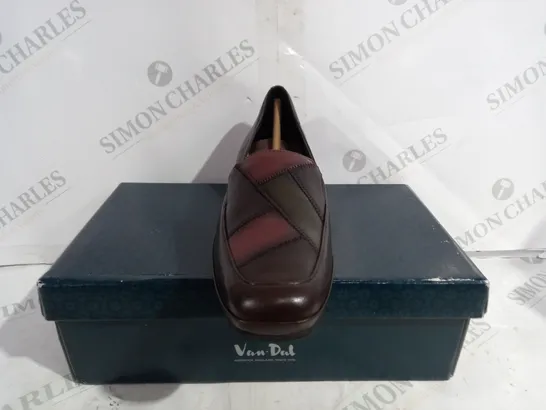 BOXED VAN DAL NOEL SHOE - SIZE 5