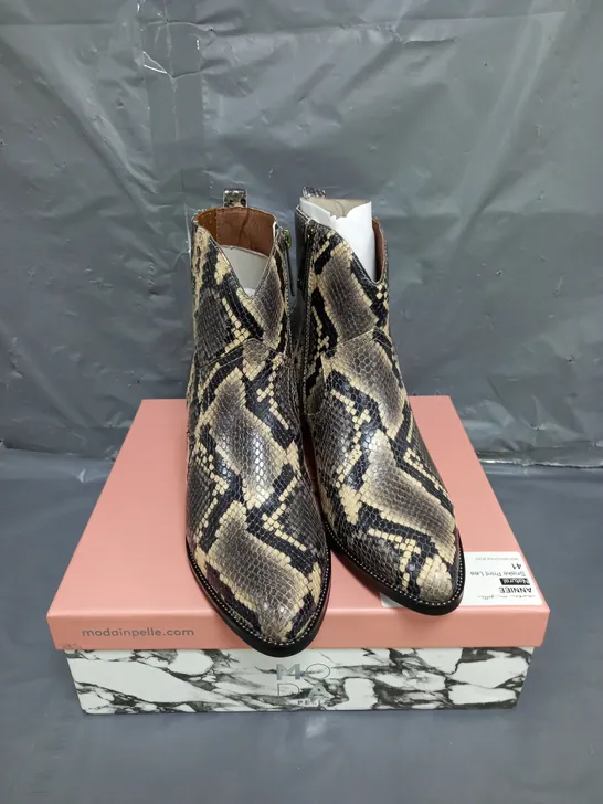 MODA IN PELLE ANNIEE SNAKE PRINT BOOTS SIZE 8