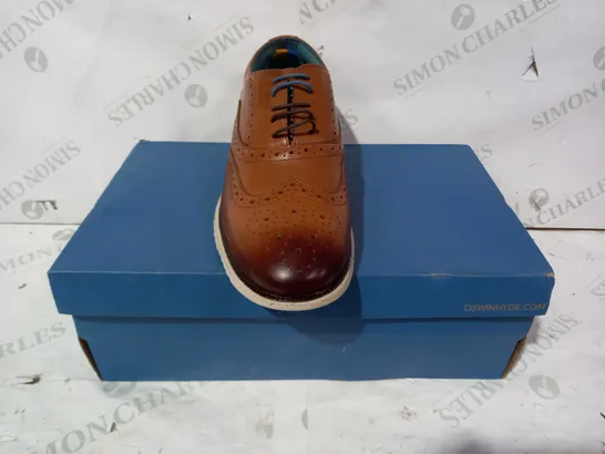 BOXED PAIR OF OSWIN HYDE LONDON SHOES IN BROWN UK SIZE 7