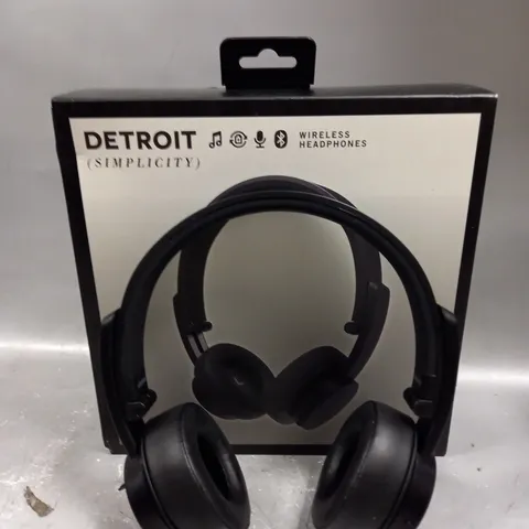 BOXED DETROIT SIMPLICITY WIRELESS HEADPHONES IN BLACK 