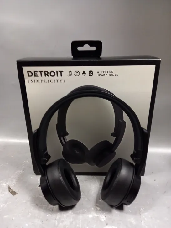 BOXED DETROIT SIMPLICITY WIRELESS HEADPHONES IN BLACK 