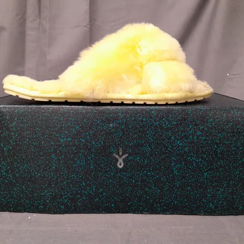 BOXED PAIR OF EMU AUSTRALIA MAYBERRY SLIPPERS IN LEMON SIZE 7