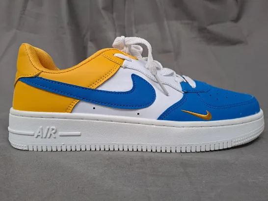 BOXED PAIR OF NIKE AIR SHOES IN BLUE/YELLOW/WHITE UK SIZE 7.5