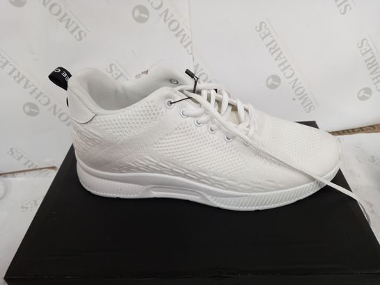 BOXED PAIR OF CONZURI CLOUD RUNNER TRAINERS - WHITE - SIZE UNKNOWN