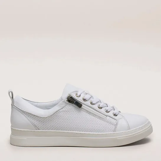 ADESSO NANCY LEATHER SIDE ZIP TRAINER IN WHITE SIZE 7