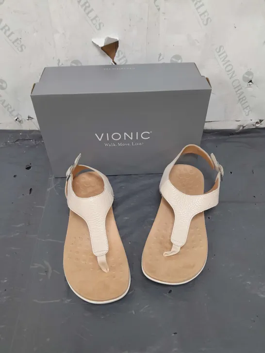 BOXED PAIR OF VIONIC WHITE SANDALS IN SIZE 7