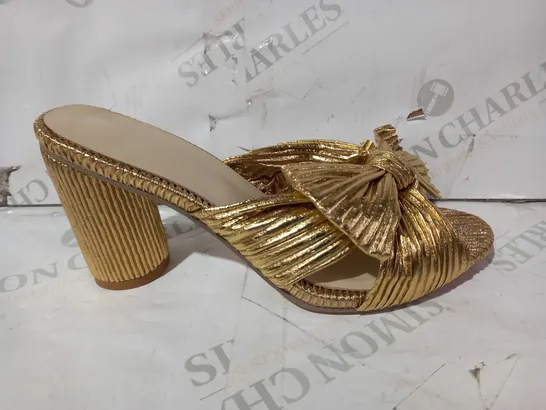 BOXED PAIR OF DESIGNER HEELED SANDALS IN METALLIC GOLD COLOUR EU SIZE 41