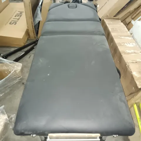 COLLAPSIBLE MASSAGE/PHYSIOTHERAPY TABLE