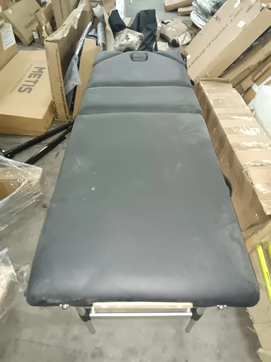 COLLAPSIBLE MASSAGE/PHYSIOTHERAPY TABLE