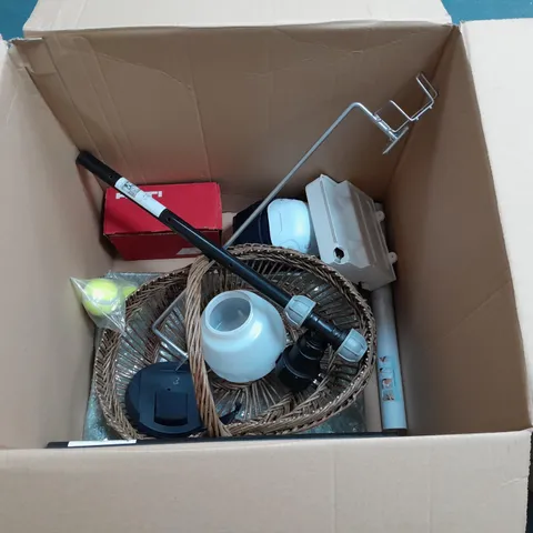 BOXED LOT OF APPROX. 11 HOUSEHOLD LIGHTING TO INCLUDE KITCHENWARE