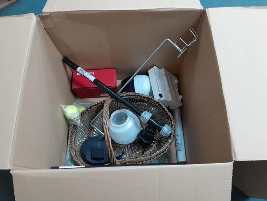 BOXED LOT OF APPROX. 11 HOUSEHOLD LIGHTING TO INCLUDE KITCHENWARE