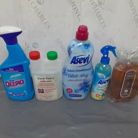 LOT OF APPROXIMATELY 12 ASSORTED LIQUIDS TO INCLUDE FLOOR CLEANER, ASEVI AND AIR FRESHNER - COLLECTION ONLY