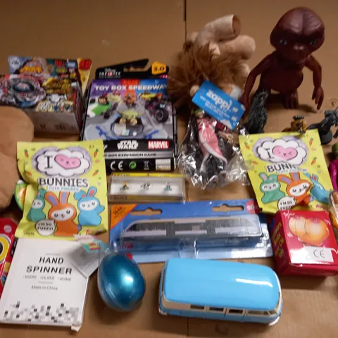 LOT OF ASSORTED TOYS AND GAMES 