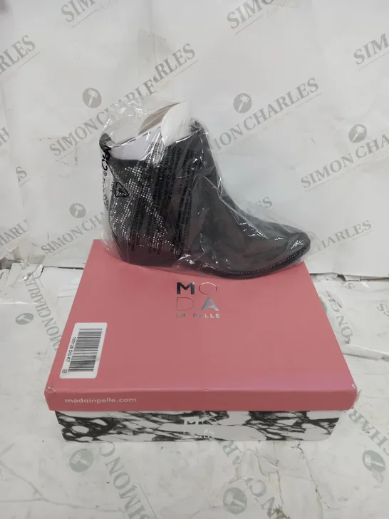 BOXED MODA IN PELLE KATREENA ANKLE BOOT IN DARK GREY - SIZE 7