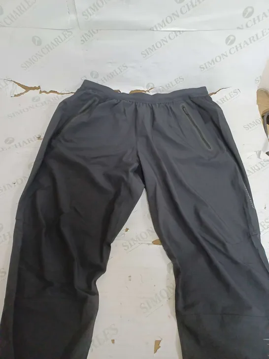 GYMSHARK HYBRID WOVEN PANTS IN BLACK - MEDIUM