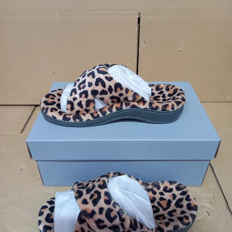 VIONIC INDULGE RELAX LEOPARD SLIPPERS UK SIZE 4