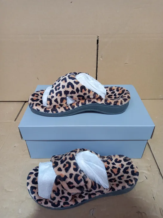 VIONIC INDULGE RELAX LEOPARD SLIPPERS UK SIZE 4