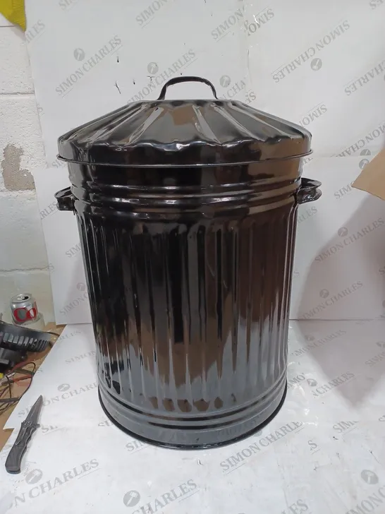 BLACK METAL DUSTBIN 