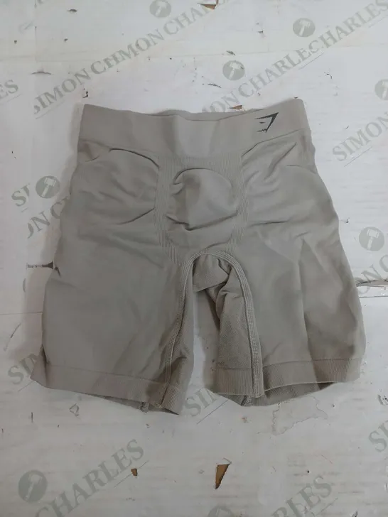 GYMSHARK LIGHT GREY STRECH SHORTS - XS