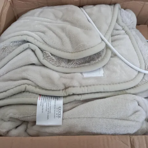BOXED COZEE HOME VELVETSOFT HEATED THROW IN STONE 