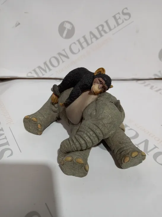 TUSKERS ELEPHANTS - 90886 - HENRY AND TAKA THE CHIMP 'PEACE AT LAST