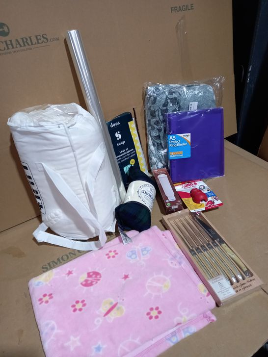 LOT OF APPROX 10 ASSORTED HOUSEHOLD ITEMS TO INCLUDE KNIFE SET, MEMORY FOAM PILLOW, LAVENDER HOT-PAK, ETC