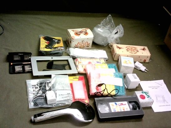 SMALL BOX OF ASSORTED ITEMS INCLUDING HOT GLUE GUN, SMALL SCREWDRIVER SET, LIGHT UP LED SIMPSONS VHS TAPE