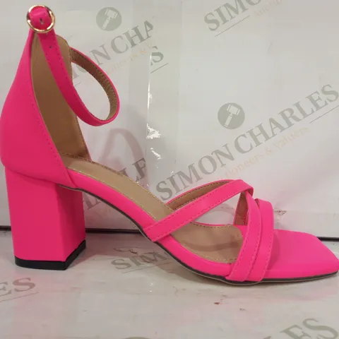 PAIR OF DESIGNER OPEN TOE BLOCK HEEL STRAPPY SANDALS IN PINK EU SIZE 38