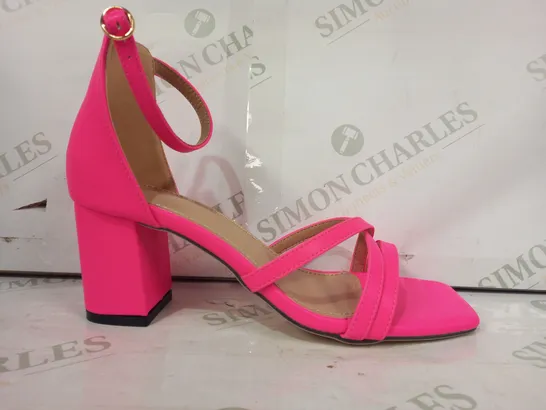 PAIR OF DESIGNER OPEN TOE BLOCK HEEL STRAPPY SANDALS IN PINK EU SIZE 38