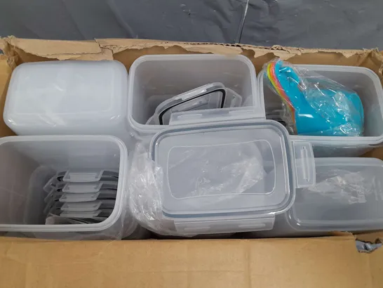 APPROXIMATELY 16 TUPPERWARES AND LIDS IN VARIOUS SIZES