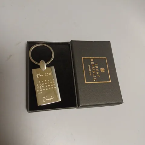 BOXED TREAT REPUBLIC LONDON SPECIAL DATE SILVER KEY RING