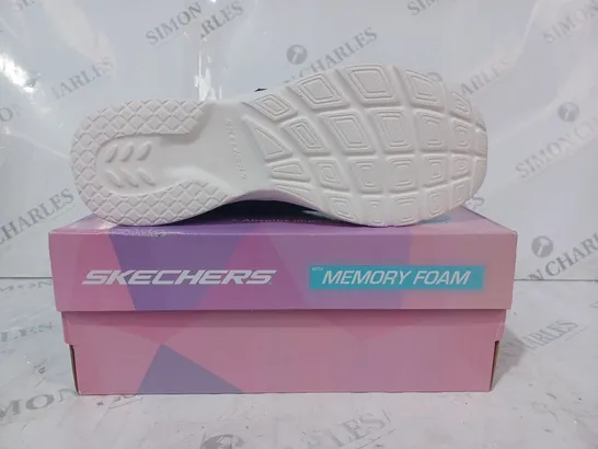 BOXED PAIR OF SKECHERS MEMORY FOAM MESH TRAINERS IN NAVY SIZE 5.5