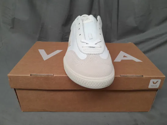 BOXED PAIR OF VEJA SHOES IN WHITE/BEIGE UK SIZE 11