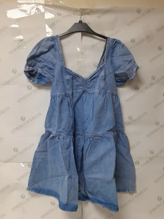 RIVER ISLAND PUFF SLEEVE TIERED DRESS IN LIGHT DENIM SIZE M