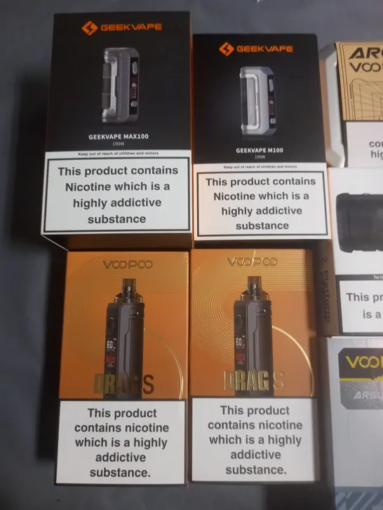 LOT OF 10 ASSORTED VAPING ITEMS TO INCLUDE INNOKIN, GEEK VAPE AND VOOPOO