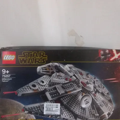 LEGO STAR WARS 75257 MILLENNIUM FALCON