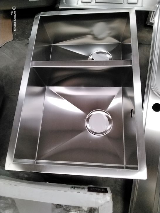 STAINLESS STEEL 2 BOWL SINK 