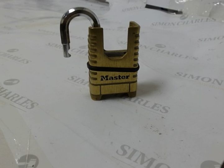 Master Lock M1177EURD Brass Heavy Duty Solid Padlock Closed 