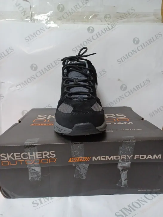 PAI OF BOXED SKETCHERS LACE BOOT BLACK, UK SIZE 11