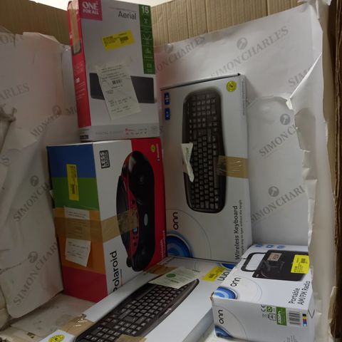 LOT OF APPROXIMATELY 5 ASSORTED ITEMS INCLUDING KEYBOARDS , TV AERIAL AND BLUETOOTH BOOMBOX 