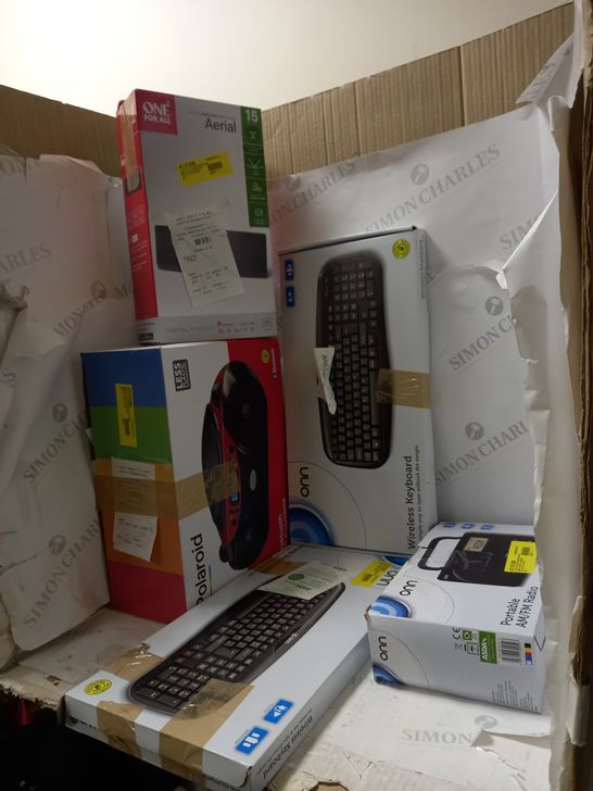 LOT OF APPROXIMATELY 5 ASSORTED ITEMS INCLUDING KEYBOARDS , TV AERIAL AND BLUETOOTH BOOMBOX 