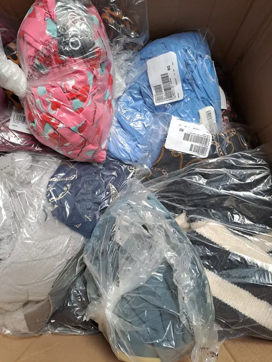 BOX OF APPROX 16 ASSORTED CLOTHING ITEMS TO INCLUDE - TOP , BLAZER , JACKET ETC