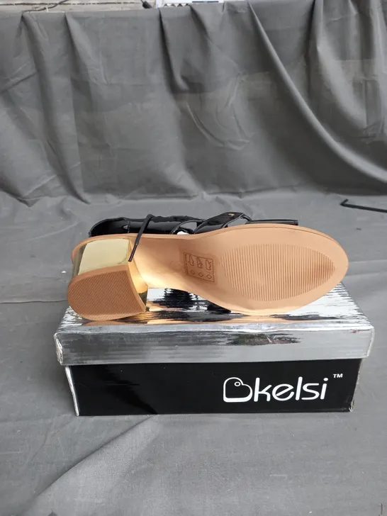 BOX OF 12 PAIRS OF KELSI STRAP HEELS IN BLACK/GOLD - VARIOUS SIZES