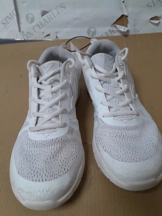 BOXED VIONIC 333 MILES TRAINERS IN WHITE SIZE 7