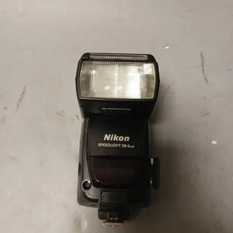 NIKON SPEEDLIGHT SB-800